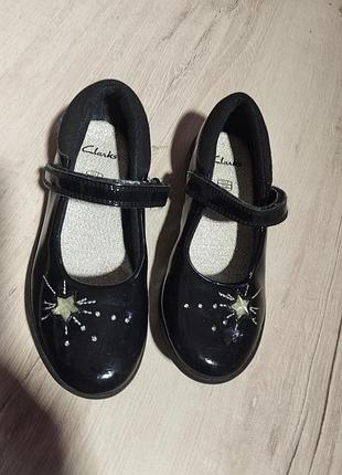 Лаковані туфельки clarks, р31