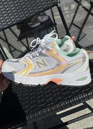 Кросівки жіночі new balance 530 білі з помаранчевим та м'ятним