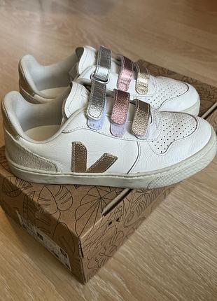 Дитячі кросівки veja