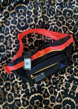 Сумка бананка поясная/крос боди, унисекс adidas bmw berlin marathon waistbag черная с неоновыми акцентами