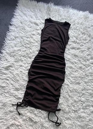 Коричнева сукня в рубчик xs