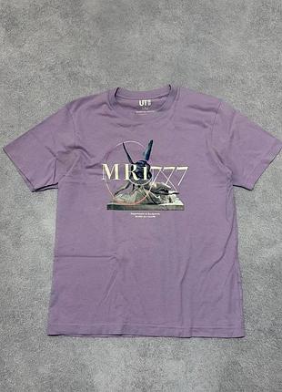 Футболка uniqlo ut x louvre x peter saville / лілова футболка uniqlo з принтом лувр