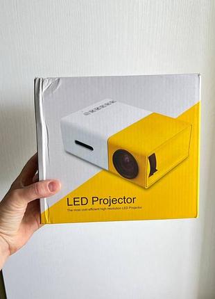 Портативний міні-проектор led projector (yg300) — новий у коробці