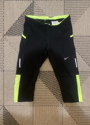 Жіночі спортивні капрі nike dri-fit (довжина 3/4) у класичному чорному кольорі з фірмовими яскраво-салатовими (volt) акцентами.