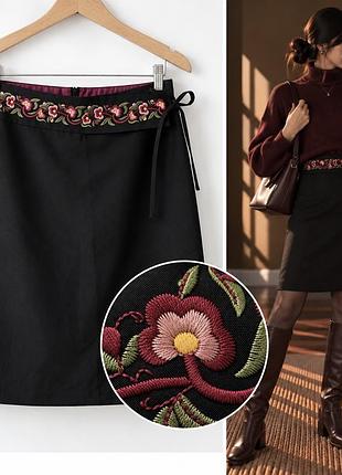 H&m hennes collection — вінтажна чорна спідниця з квітковою вишивкою