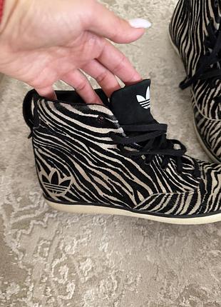 Кросівки жіночі adidas високі зебра чорно-білі