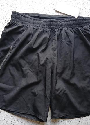 Спортивные шорты adidas
