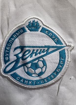 Футбольные шорты футбольного клуба «зенит» (санкт-петербург) от бренда nike с технологией dri-fit