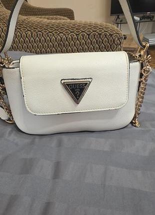 Сумка guess белого цвета
