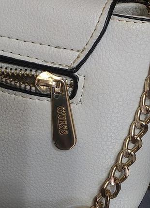 Сумка guess белого цвета 2