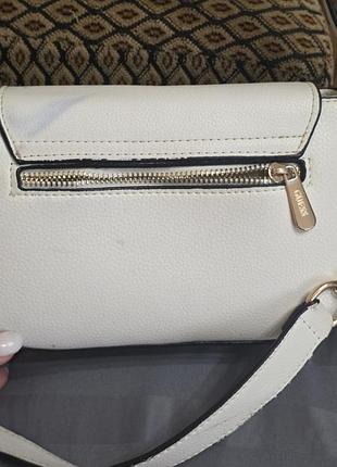 Сумка guess белого цвета 5