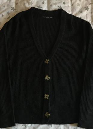 Чёрный свитер