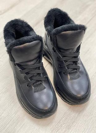 Кросівки шкіряні