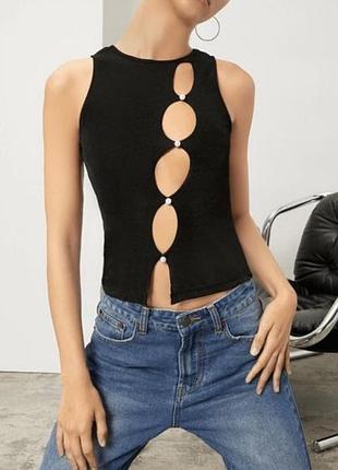 Топ з вирізами