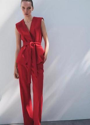 Жіночий жилет zara червоний