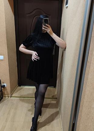 Бархатное маленькое черное платье