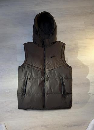 Жилет nike storm-fit, хакі/оливковий з капюшоном.