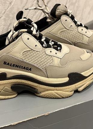 Кросівки жіночі balenciaga triple s бежеві, чорні, довжина устілки 23 см