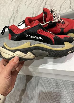 Кросівки жіночі balenciaga triple s чорно-червоні