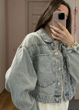 Трендова джинсова куртка zara в блакитному кольорі