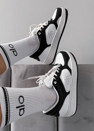 Кроссовки женские alo yoga recovery mode sneaker black/white