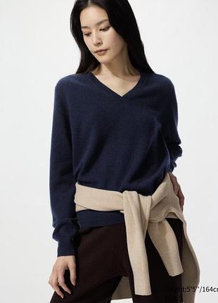 Джемпер з v-подібним вирізом зі 100% кашеміру uniqlo
