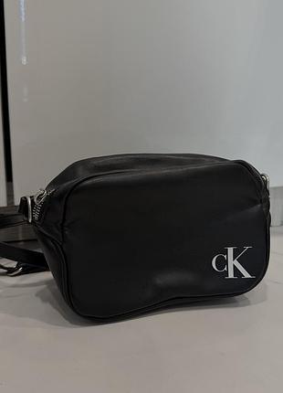Жіноча сумка calvin klein чорна