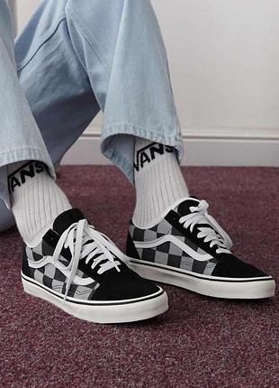 Низькі кеди vans old skool у класичному чорно-сірому виконанні з фірмовим принтом «шахівниця» (checkerboard).