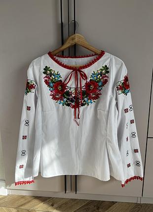 Жіноча приталена вишиванка
