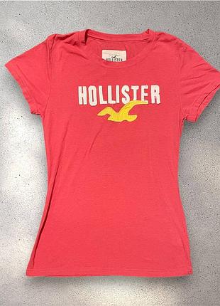 Яркая розовая футболка hollister с логотипом
