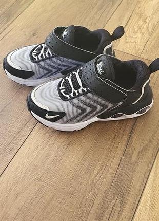Кросівки для дітей nike чорно-білі, довжина устілки 18,7 см
