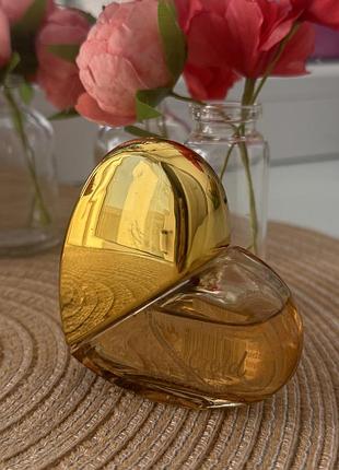 Парфумована вода flor de mayo cuore gold використовувався декілька разів