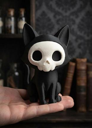 Декоративная фигурка черный кот с черепом skull cat 8 см / настольная статуэтка готический котик / декор на геловин и стол