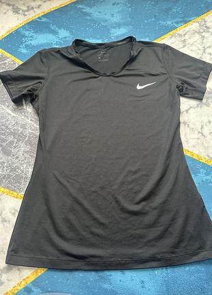 Футболка жіноча nike розмір м
