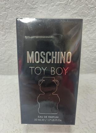 Парфумована водп moschino toy boy об'ємом 50 мл у чорній фірмовій коробці.
