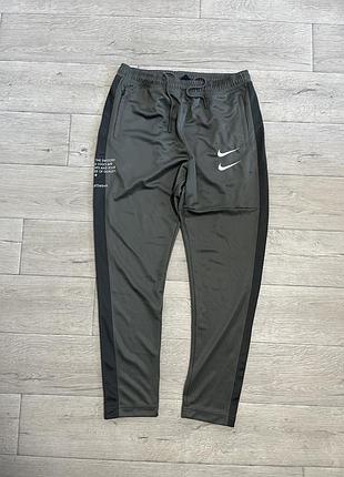 Спортивні штани nike swoosh