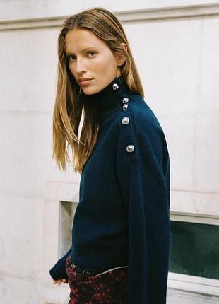 Жіночий светр zara з високим коміром та ґудзиками, темно-синій