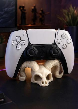 Подставка под геймпад pps5 череп с рогами / держатель для джойстика dualsense playstation 5 / геймерский декор на стол