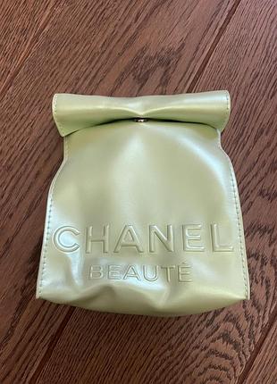 Косметичка на кнопці chanel beauty