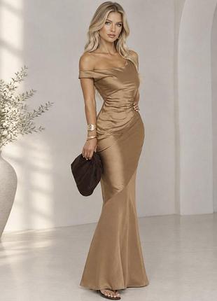 Распродажа платье prettylittlething на одно плечо