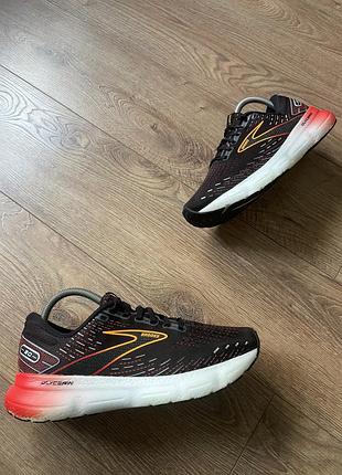 Кросівки brooks 42