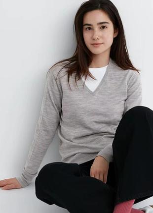 Серый женский шерстяной свитер пуловер от uniqlo