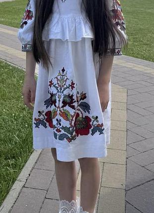 Вишита сукня