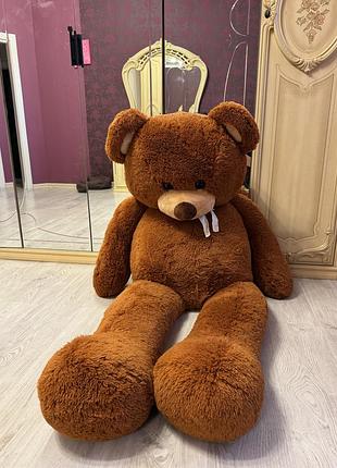 Великий плюшевий ведмедик