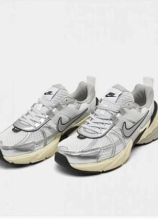 Кросівки nike v2k run