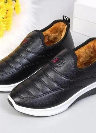 Зимние женские кроссовки с мехом. на ногу 25,5, 26 см.