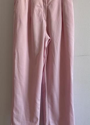 Шерстяные розовые брюки escada