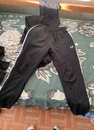 Штани від бренду fred perry