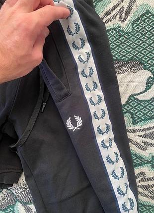 Штани від бренду fred perry 2
