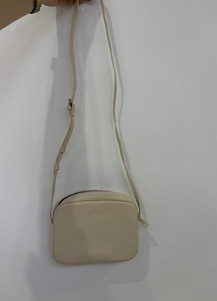 Крос-боді жіноча pull&bear молочна 2